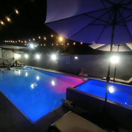 Aquaville Dorado Moderna A Studio 7 Exteriér fotografie